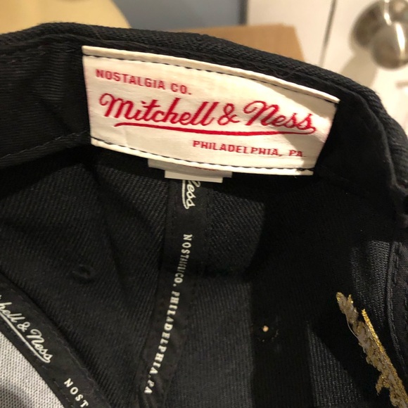 Mitchell & Ness Toronto Raptors Hat - Picture 5 of 6